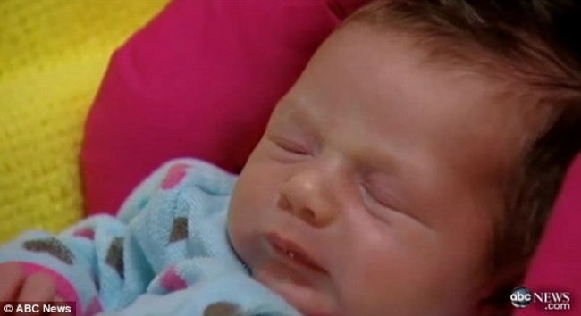 Câu chuyện cảm động về người phụ nữ sinh non 2 tuần để con được gặp cha lần cuối